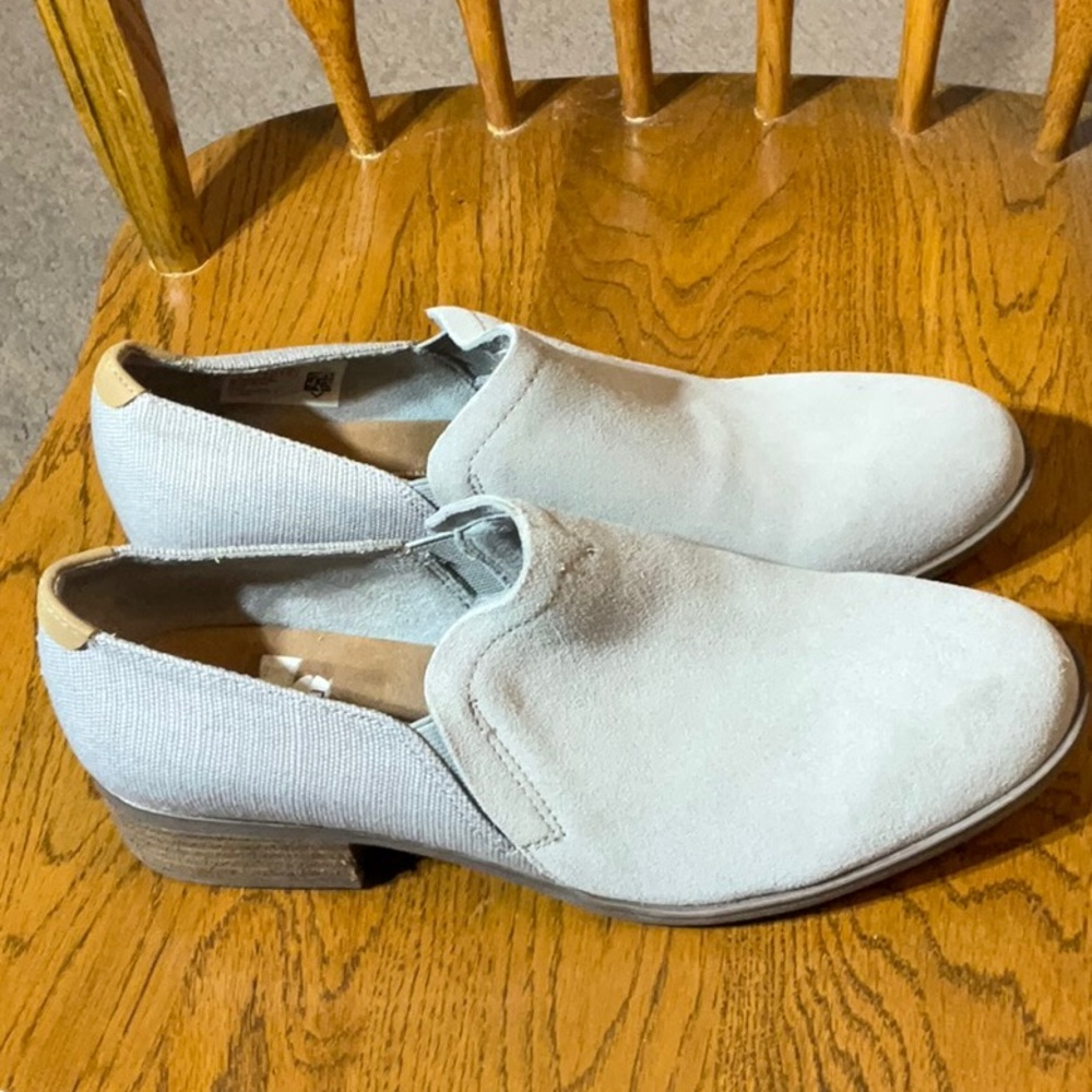 TOMS SHOES